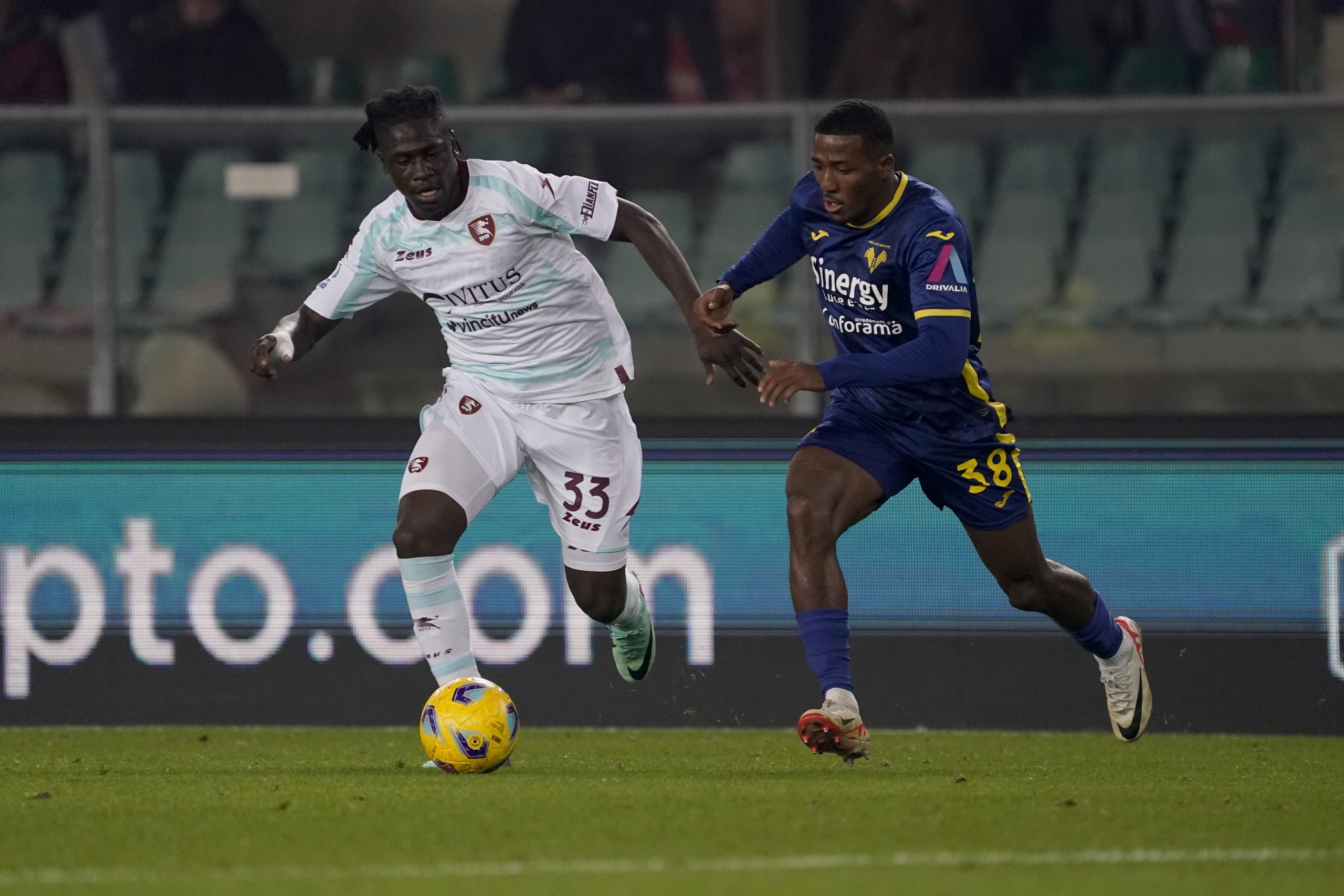 Loum Tchaouna e Michael Ijemuan Folorunsho, Verona-Salernitana