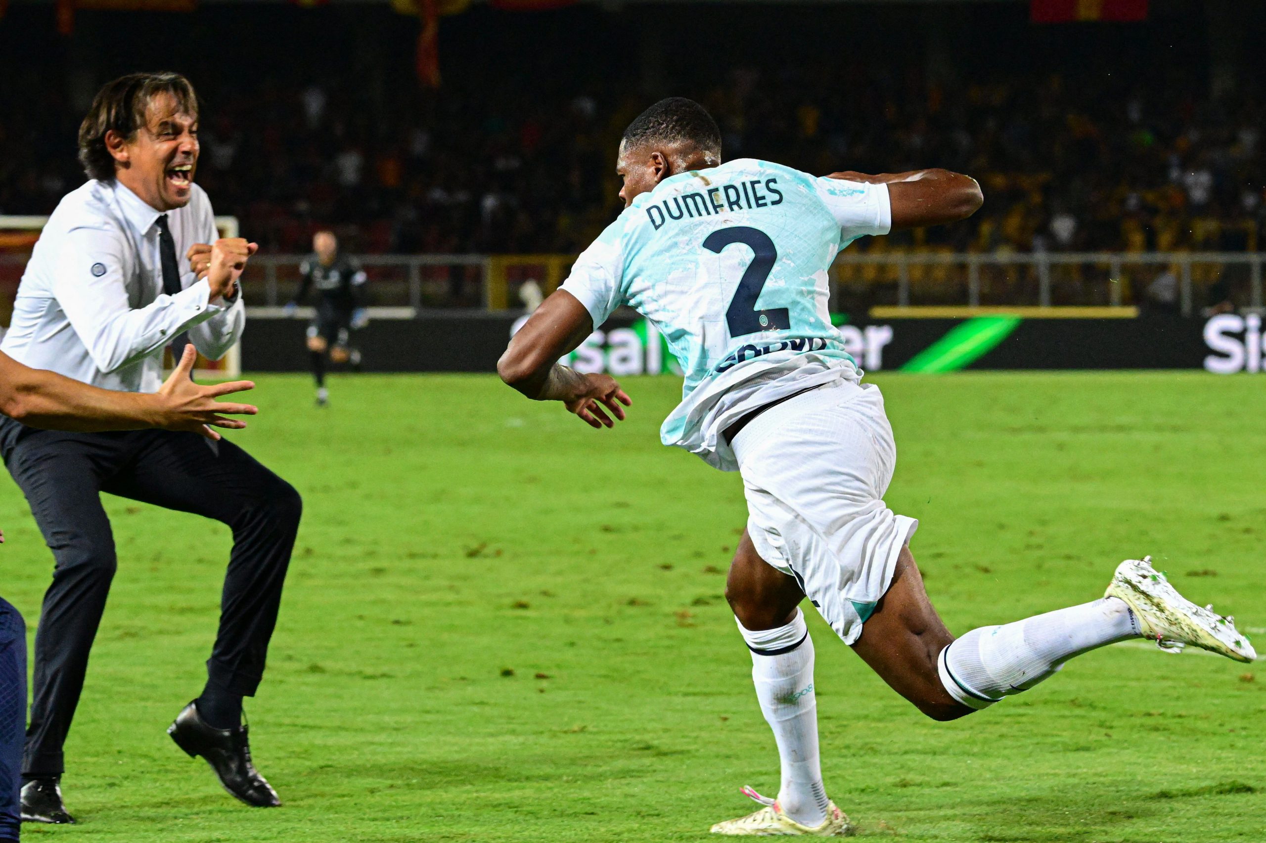 Denzel Dumfries con Simone Inzaghi in Lecce-Inter