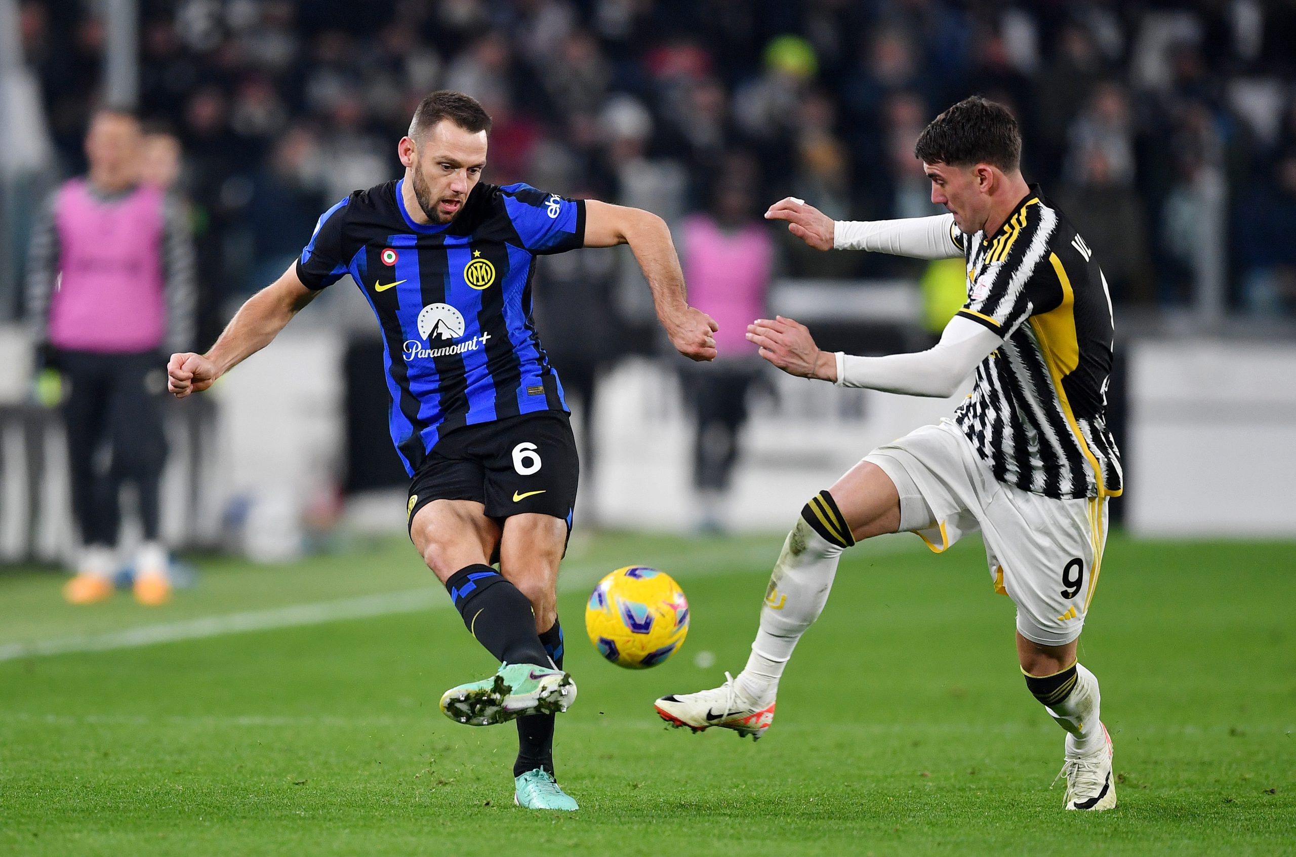 Stefan de Vrij e Dusan Vlahovic in Juventus Inter