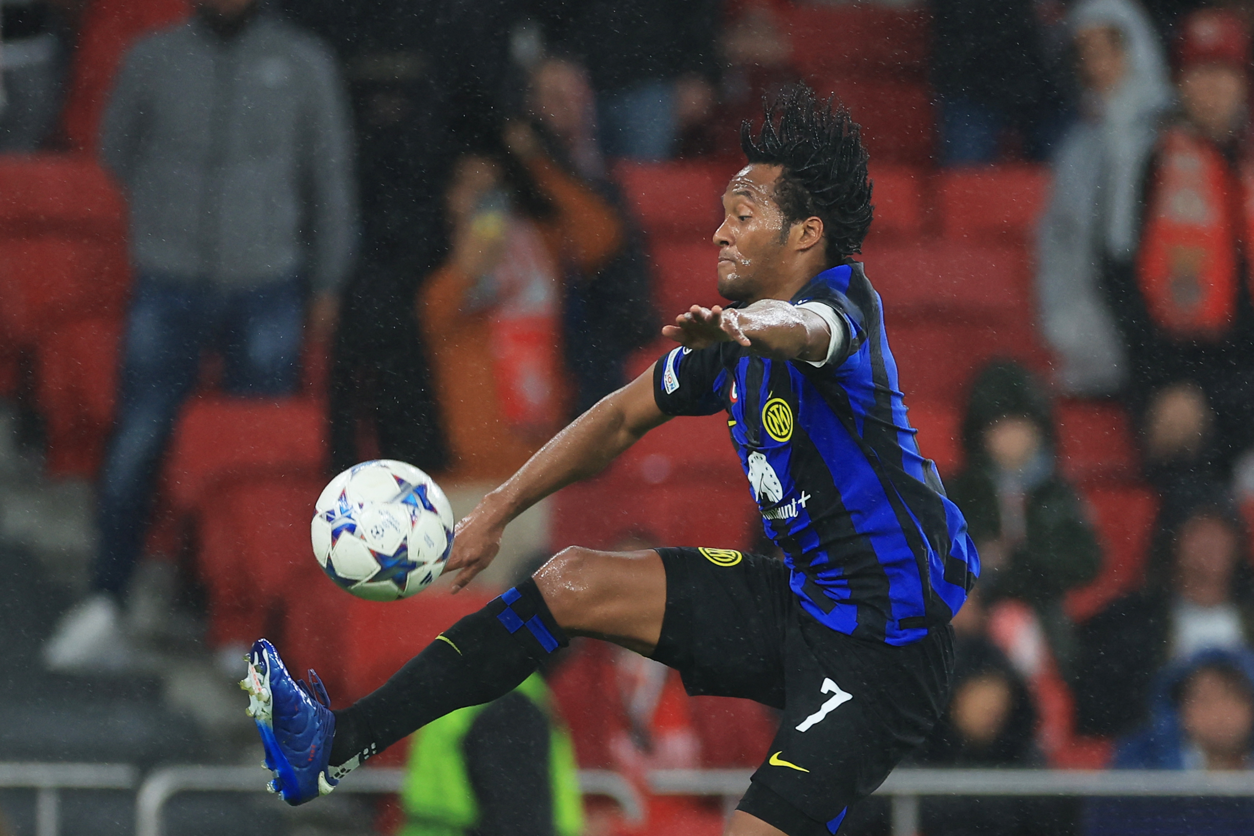 Juan Cuadrado in Benfica-Inter di Champions League