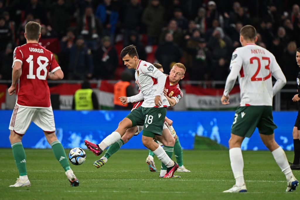 Nikola Iliev, scuola Inter in prestito al CSKA 1948 Sofia, in maglia Bulgaria (Photo by Attila Kisbenedek/AFP via Getty Images/OneFootball)