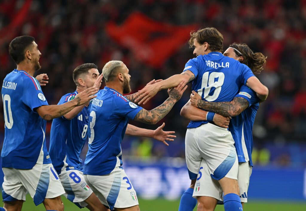 Italia-Albania, esultanza Italia. Nicolò Barella, Federico Dimarco