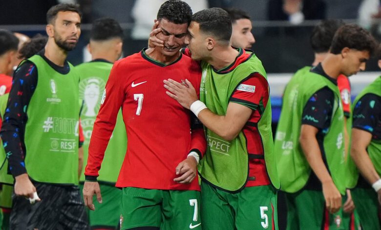Cristiano Ronaldo in lacrime, Diogo Dalot lo rincuora: Portogallo-Slovenia