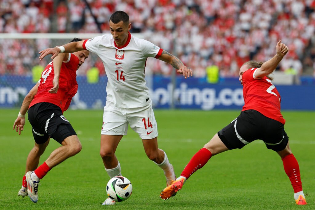 Jakub Kiwior, in maglia Polonia a UEFA EURO-2024, obiettivo Inter in difesa (Photo by Axel Heimken/AFP via Getty Images/OneFootball)