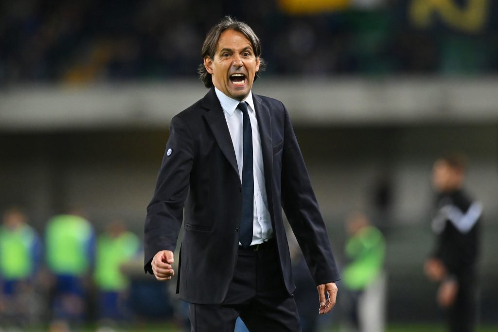 Simone Inzaghi in Hellas Verona-Inter di Serie A (Photo by Alessandro Sabattini/Getty Images via OneFootball)