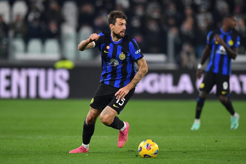 Francesco Acerbi in maglia Inter (Photo by Valerio Pennicino/Getty Images via OneFootball)