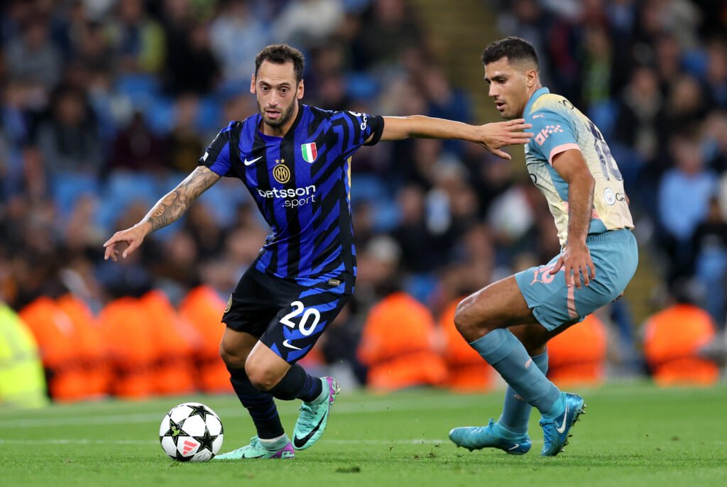 Hakan Calhanoglu e Rodri in Manchester City-Inter