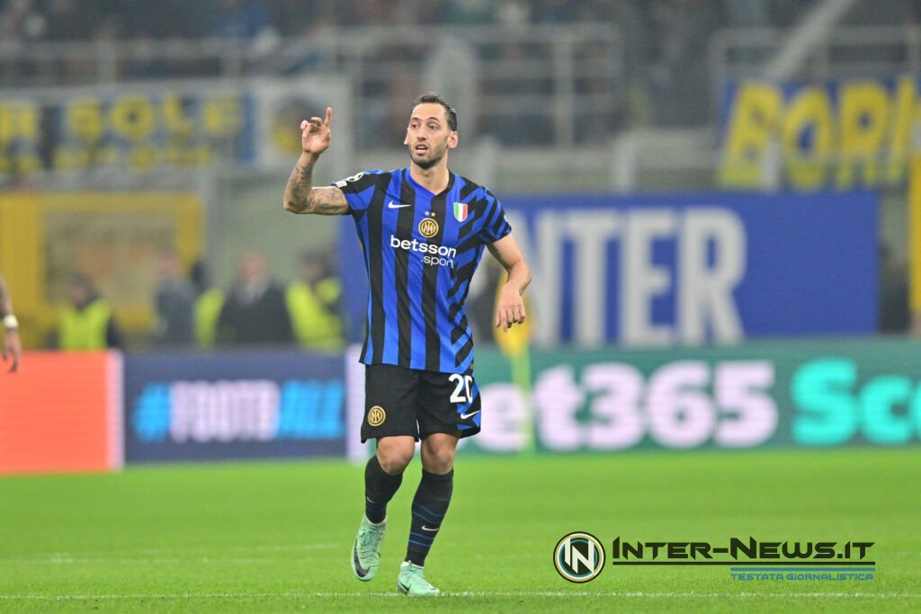 Hakan Calhanoglu in Inter-Arsenal