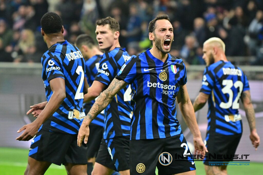 Hakan Calhanoglu esultanza a San Siro