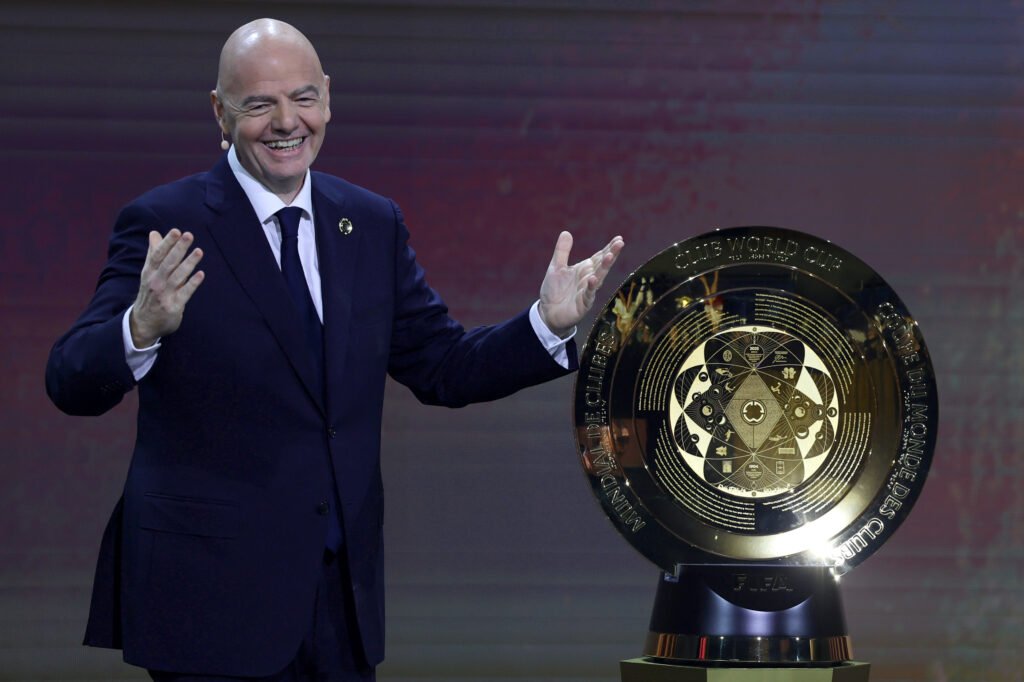 Gianni Infantino durante il sorteggio Mondiale per club