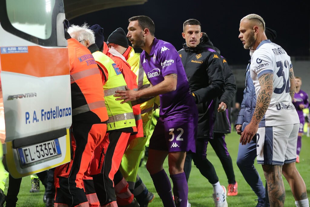 Ambulanza per Edoardo Bove in Fiorentina-Inter