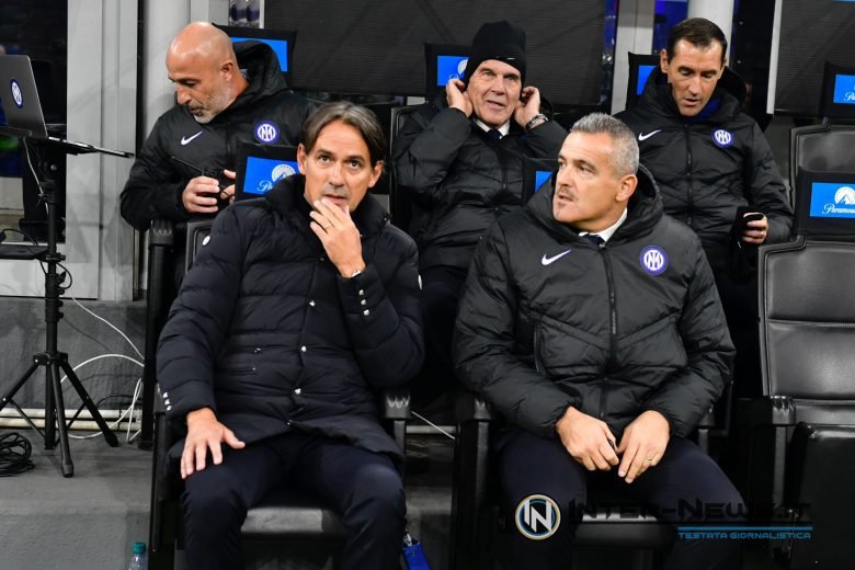 Simone Inzaghi con il vice Massimiliano Farris il resto del suo staff in Inter-Frosinone (Photo by Tommaso Fimiano/Inter-News.it ©)