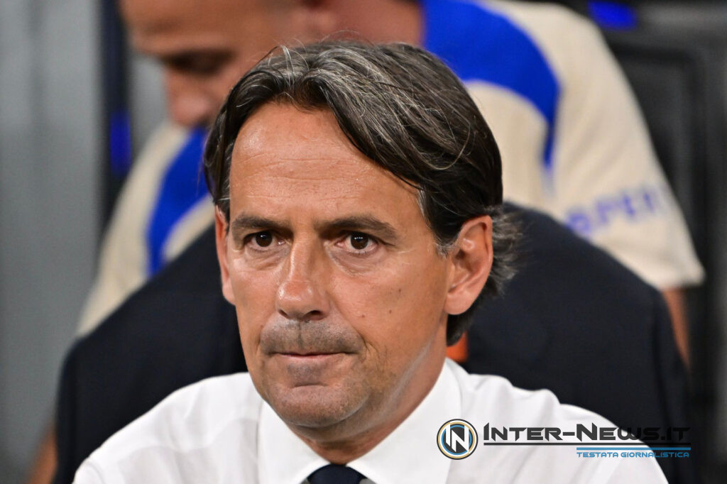 Simone Inzaghi seduto in panchina in occasione di Inter-Lecce di Serie A (Photo by Tommaso Fimiano/nter-News.it ©)