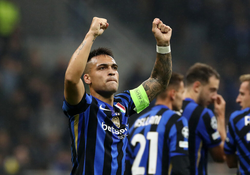 Lautaro Martinez esulta dopo un gol in Champions League: sempre più bomber nella classifica marcatori in maglia Inter (Photo by Marco Luzzani/Getty Images via OneFootball)