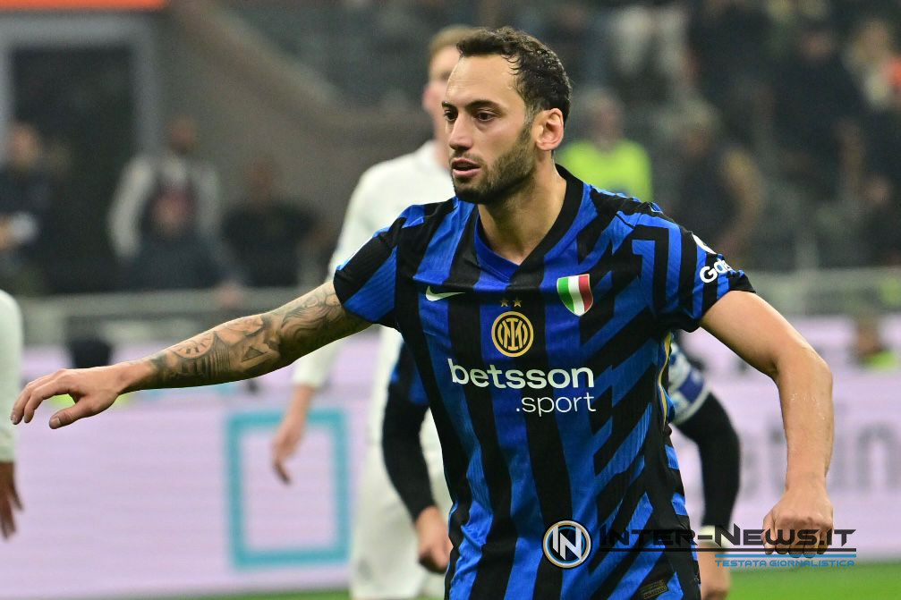 Hakan Calhanoglu rigore in Inter-Napoli