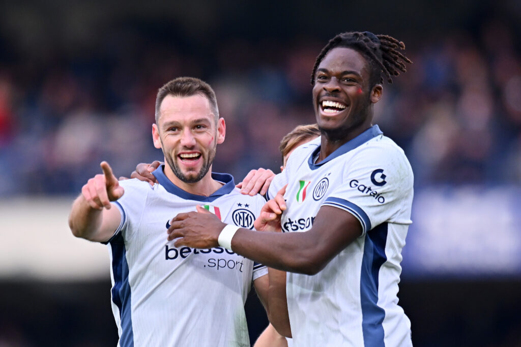 Stefan de Vrij e Yann Aurel Bisseck in Verona-Inter