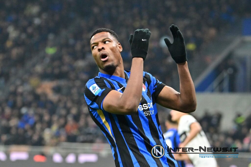 Denzel Dumfries si dispera dopo la traversa in Inter-Parma di Serie A (Photo by Tommaso Fimiano/Inter-News.it ©)