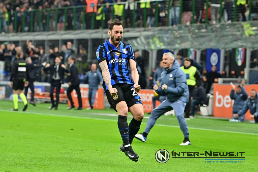 Esultanza al gol di Hakan Calhanoglu in Inter-Monza