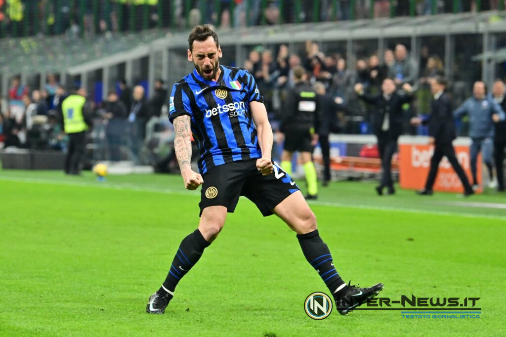 Esultanza al gol di Hakan Calhanoglu in Inter-Monza